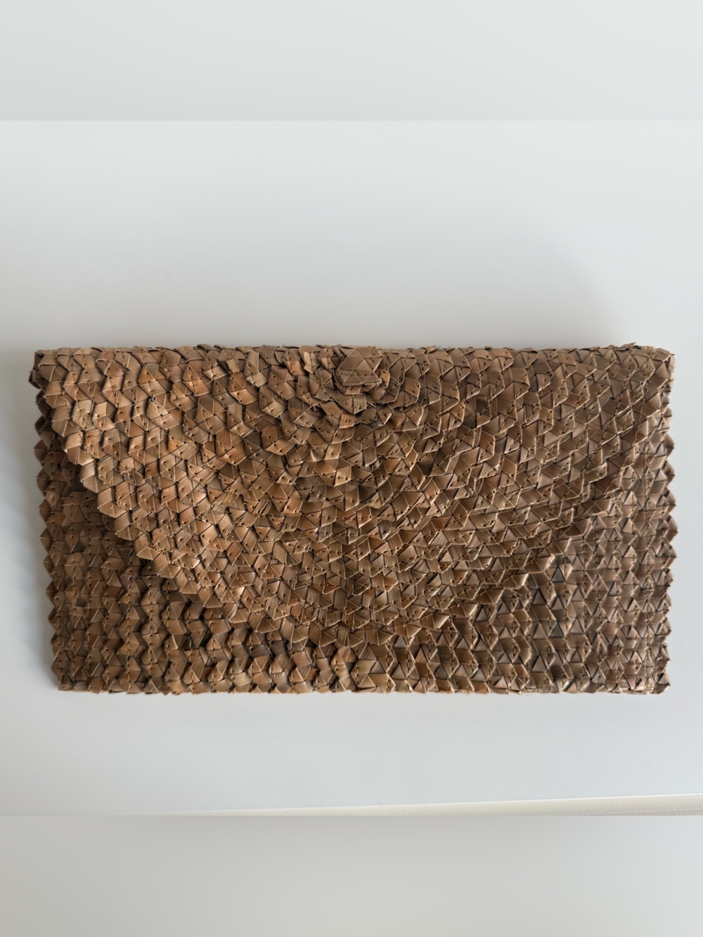 Handwoven Palm Leaf Envelope Clutch — Natural Tan, Magnetic Snap, Beach Bag
